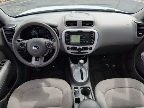 Used 2015 Kia Soul EV FWD image 28