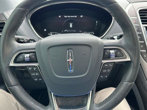 Used 2019 Lincoln Nautilus Reserve FWD image 17