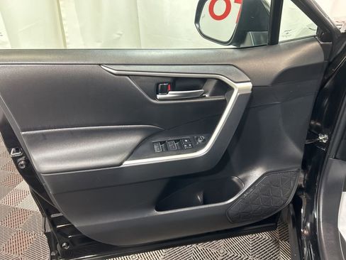 Used 2025 Toyota RAV4 XLE image 23