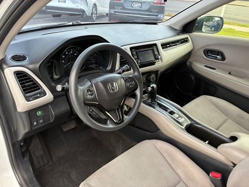 Used 2018 Honda HR-V LX image 16