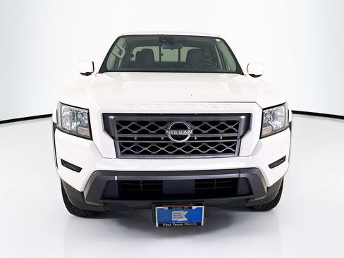 Used 2022 Nissan Frontier SV RWD image 2