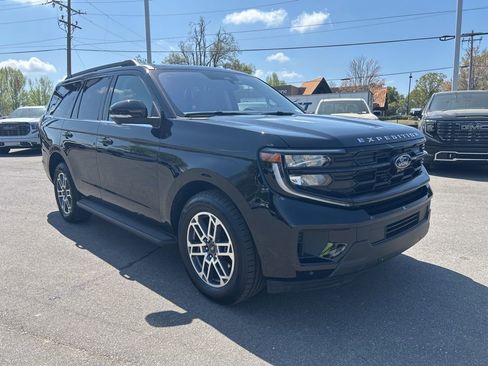 Used 2025 Ford Expedition Active AWD/4WD image 7