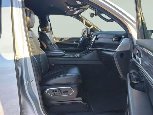 Used 2022 Jeep Wagoneer Series III image 36