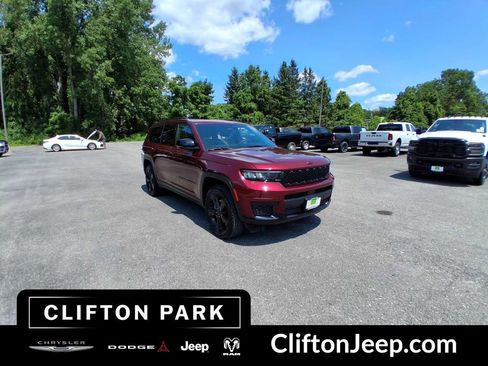 Used 2023 Jeep Grand Cherokee L Laredo AWD/4WD image 3