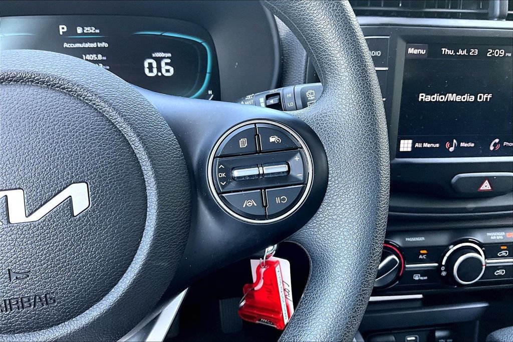 Used 2025 Kia Soul LX w/ LX Technology Package FWD image 12