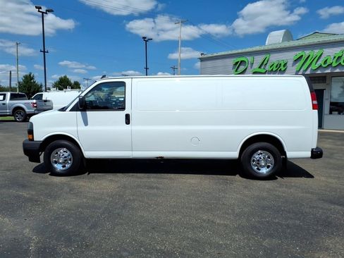 Used 2018 Chevrolet Express 3500 Extended w/ Driver Convenience Package RWD image 8