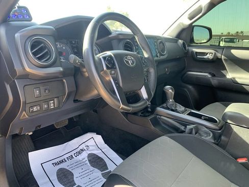 Used 2022 Toyota Tacoma TRD Off-Road w/ Technology Package AWD/4WD image 8