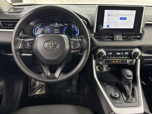 Used 2025 Toyota RAV4 XLE AWD/4WD image 35