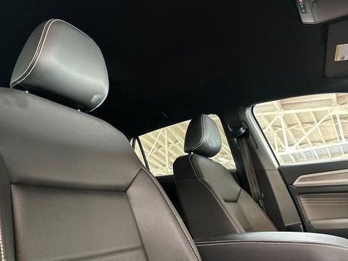 Certified 2022 Volkswagen Atlas Cross Sport SE image 21