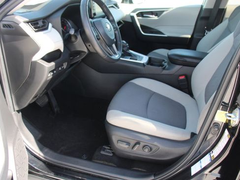 Certified 2021 Toyota RAV4 XLE w/ Convenience Package AWD/4WD image 11