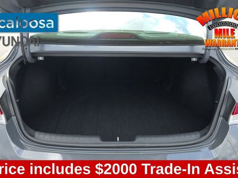 Used 2024 Hyundai Elantra Limited image 10