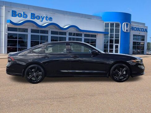 Used 2024 Honda Accord Sport image 4
