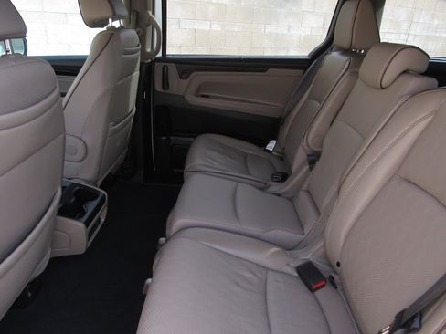 Used 2023 Honda Odyssey Elite image 17