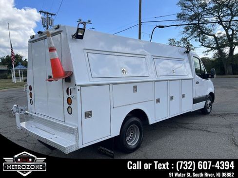 Used 2019 Freightliner Sprinter 3500 w/ Premium Package image 5