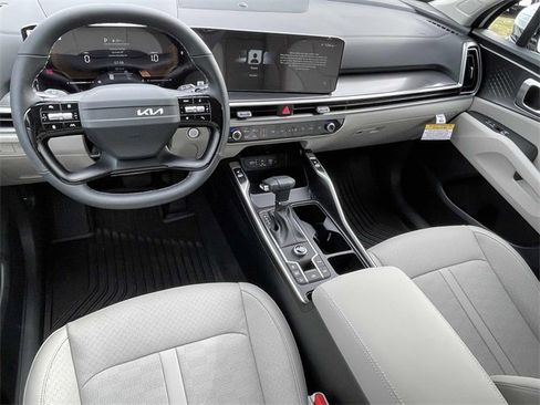 New 2026 Kia Sorento S image 2