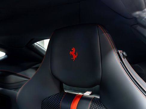 Used 2018 Ferrari 812 Superfast RWD image 9