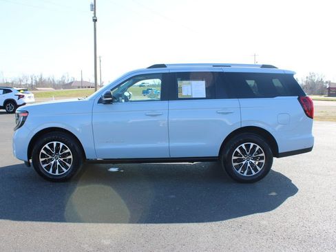 Used 2025 Ford Expedition Platinum image 6