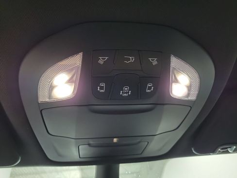 New 2027 Chrysler Pacifica Select AWD/4WD image 28