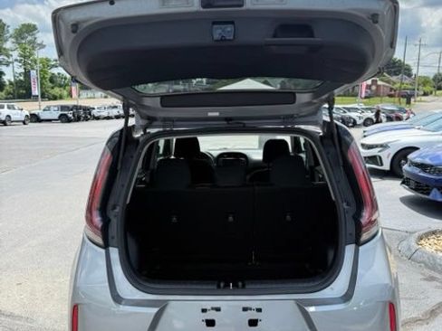 Used 2024 Kia Soul LX FWD image 7