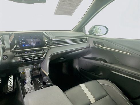 Used 2025 Toyota Camry SE image 21