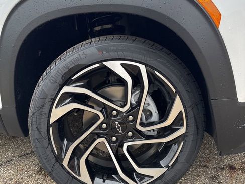 New 2026 Chevrolet TrailBlazer RS w/ Convenience Package AWD/4WD image 3