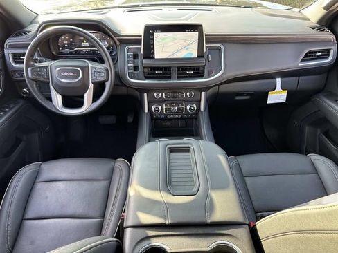 Used 2023 GMC Yukon XL SLT w/ SLT Premium Package image 18