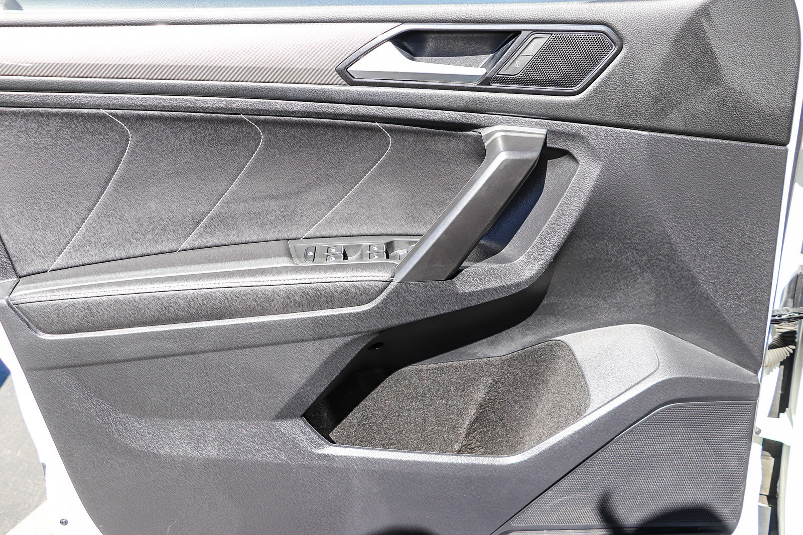 Used 2023 Volkswagen Tiguan SE FWD image 22