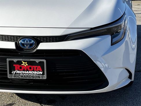 Used 2025 Toyota Corolla LE image 8