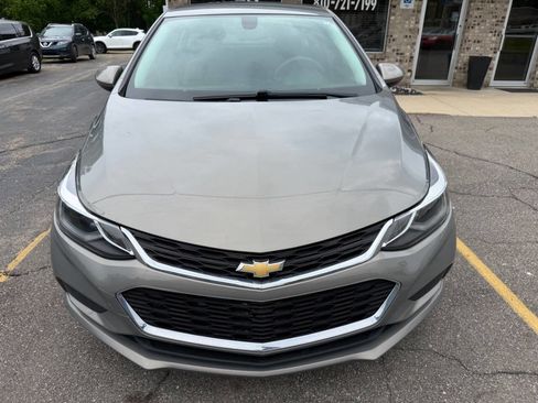 Used 2017 Chevrolet Cruze LT w/ Convenience Package FWD image 8