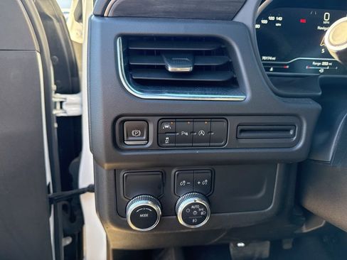 Used 2023 GMC Yukon XL SLT image 9