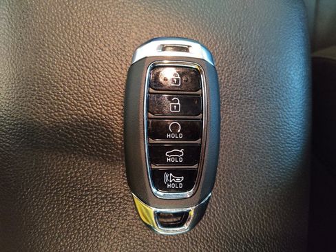 Used 2023 Hyundai Elantra SEL w/ Convenience Package FWD image 32