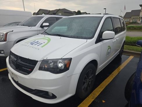 Used 2018 Dodge Grand Caravan SE FWD image 3