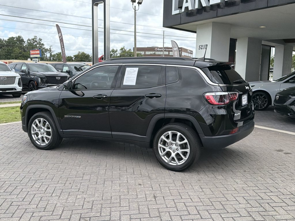 Used 2024 Jeep Compass Latitude AWD/4WD image 4