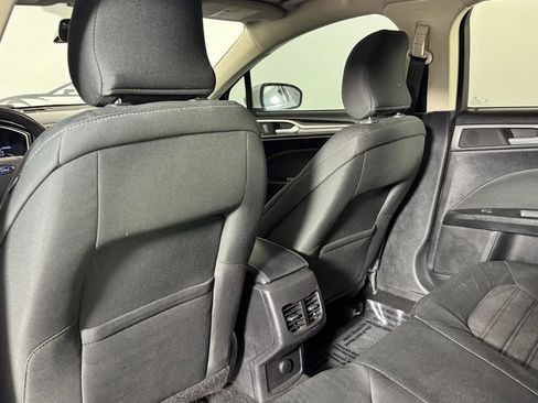 Used 2019 Ford Fusion SE FWD image 30