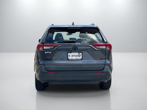 Used 2021 Toyota RAV4 LE FWD image 6