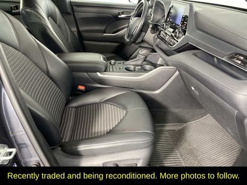 Used 2021 Toyota Highlander XSE AWD/4WD image 11