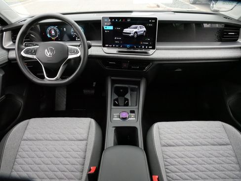 Certified 2025 Volkswagen Tiguan S AWD/4WD image 10