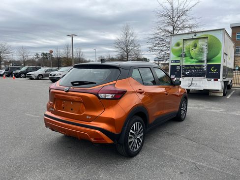 Used 2023 Nissan Kicks SV image 9