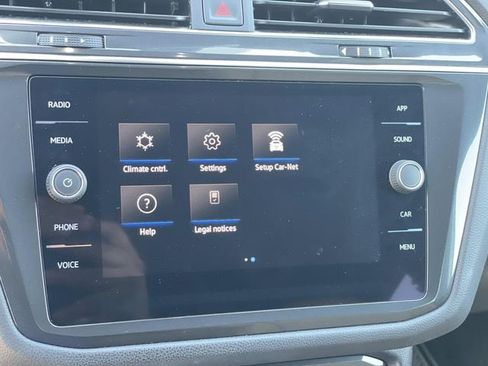 Used 2023 Volkswagen Tiguan SE AWD/4WD image 11