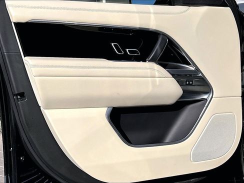 Used 2023 Land Rover Range Rover Long Wheelbase SE image 22