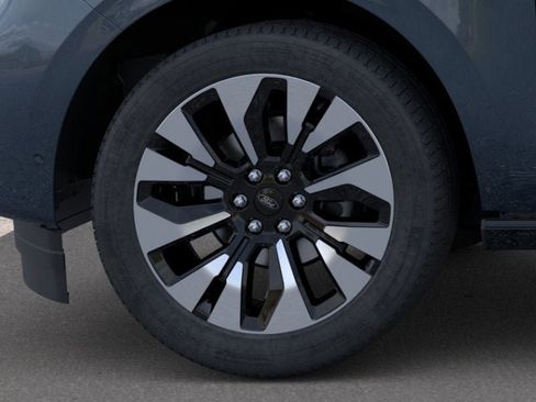 New 2025 Ford Expedition Max Platinum w/ Driver's Package image 19