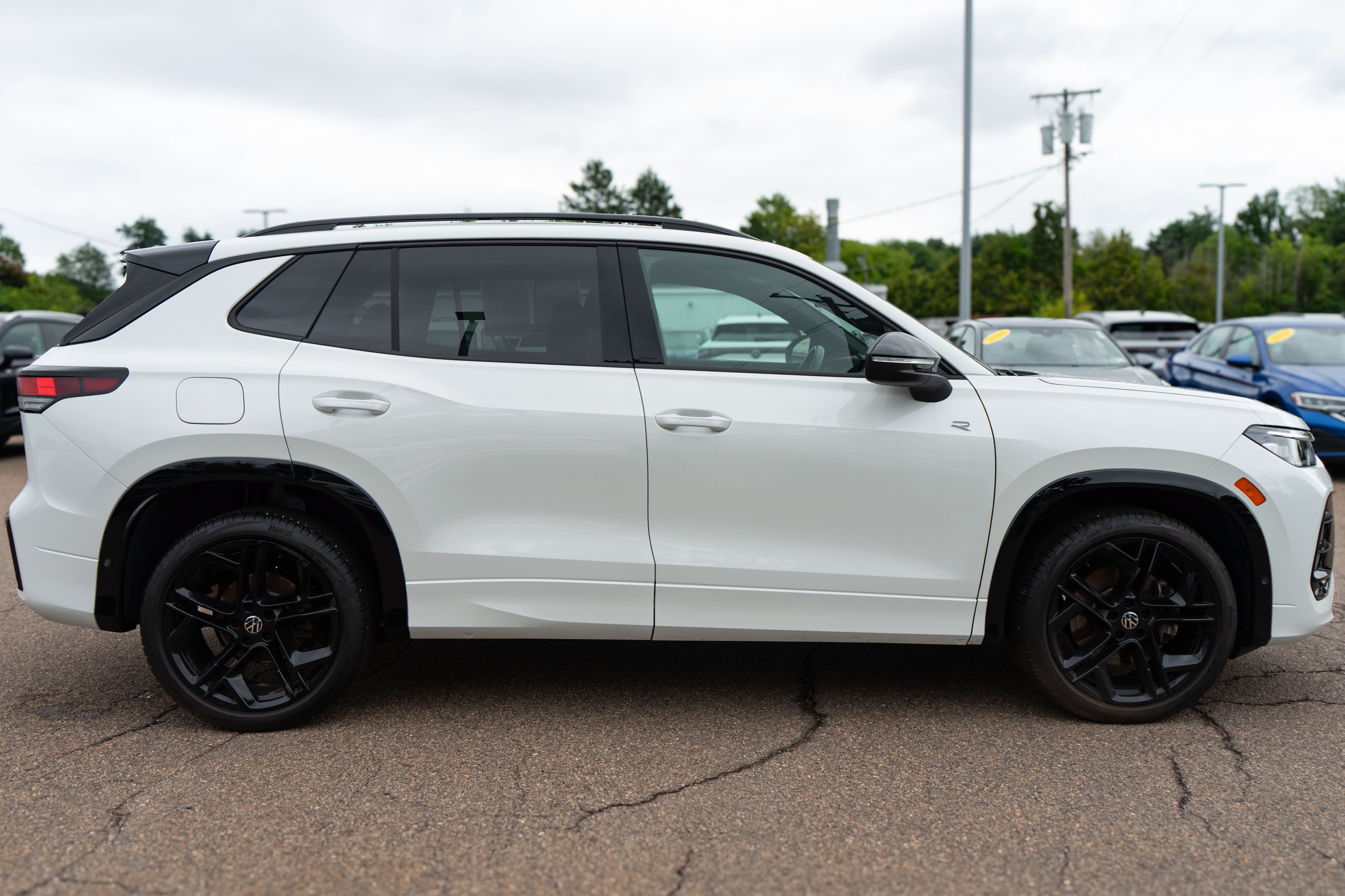 Used 2026 Volkswagen Tiguan SE R-Line AWD/4WD image 7