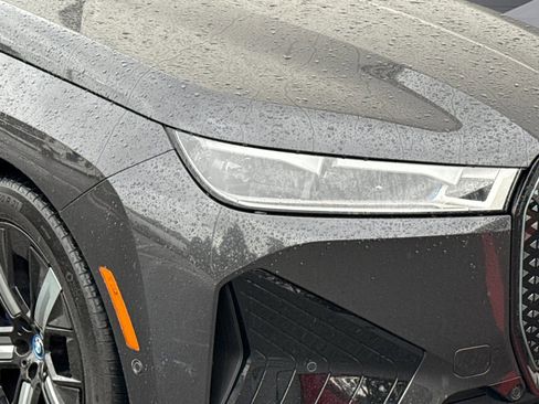 Used 2022 BMW iX xDrive50 w/ Premium Package image 11