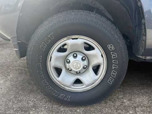 Used 2021 Toyota Tacoma SR5 RWD image 8