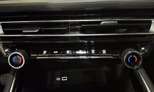 Used 2024 Chevrolet Traverse LT FWD image 35