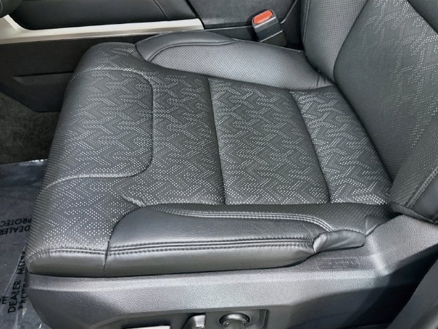 Used 2024 Toyota Tundra Limited AWD/4WD image 19