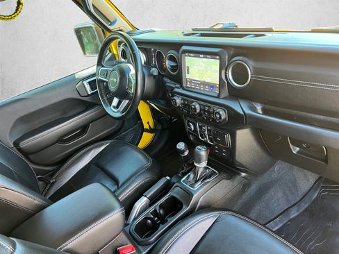 Used 2018 Jeep Wrangler Unlimited Sahara AWD/4WD image 28