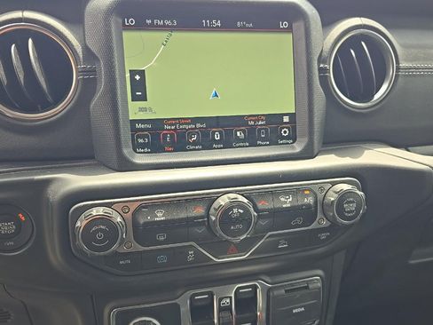 Used 2022 Jeep Wrangler Unlimited Sahara AWD/4WD image 11