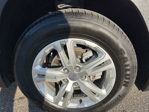 Used 2024 GMC Terrain SLE image 9