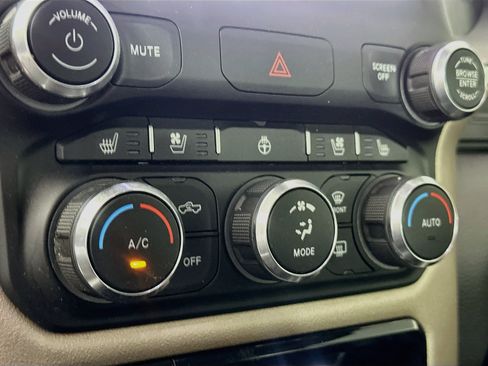 Used 2022 RAM 1500 Laramie AWD/4WD image 22
